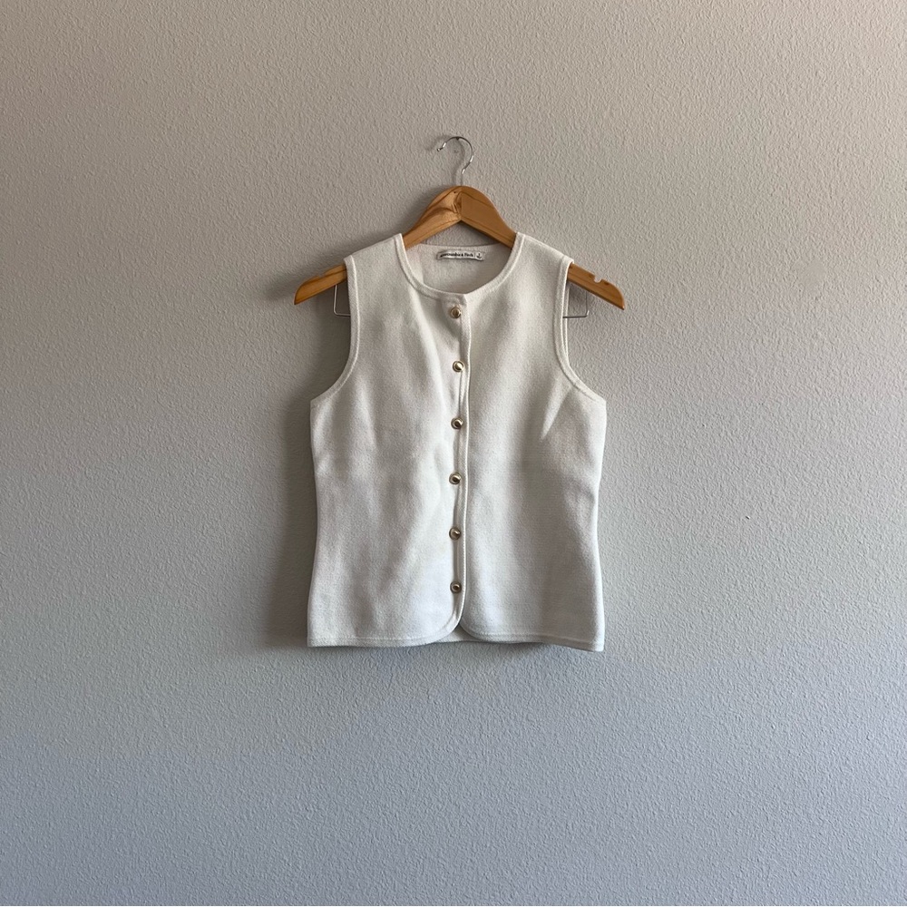 Abercrombie&Fitch White Sleeveless Button-Up Top